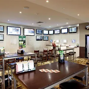 Nightcap At Edge Hill Tavern Hotel Cairns